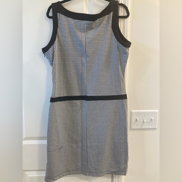 Beautiful houndstooth dress - Picture 3 of 4